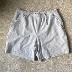 Men’s Lulu lined workout shorts